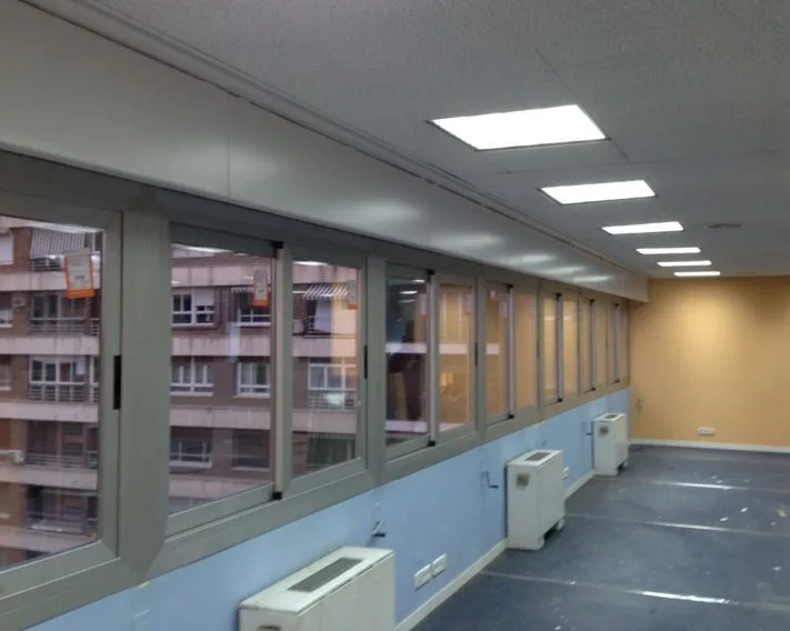 Mamparas de ducha y oficina instalado por San Nicasio en Leganés